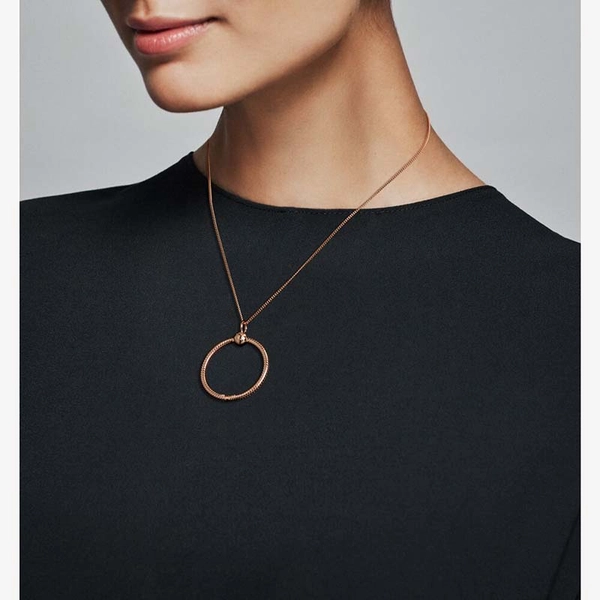 Moments Medium O Pendant Rosé - PANDORA - Snabb frakt & paketinslagning - Nordicspectra.se