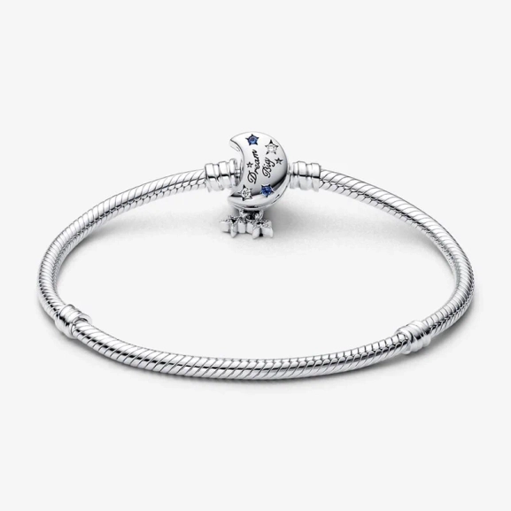 Pandora Moments Ormkedjearmband med Glittrande Månformat Lås - PANDORA - Snabb leverans & paketinslagning - Nordic Spectra