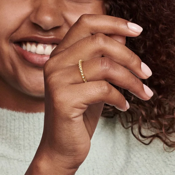 Pandora ME Pyramidring Guld - PANDORA - Snabb leverans & paketinslagning - Nordic Spectra