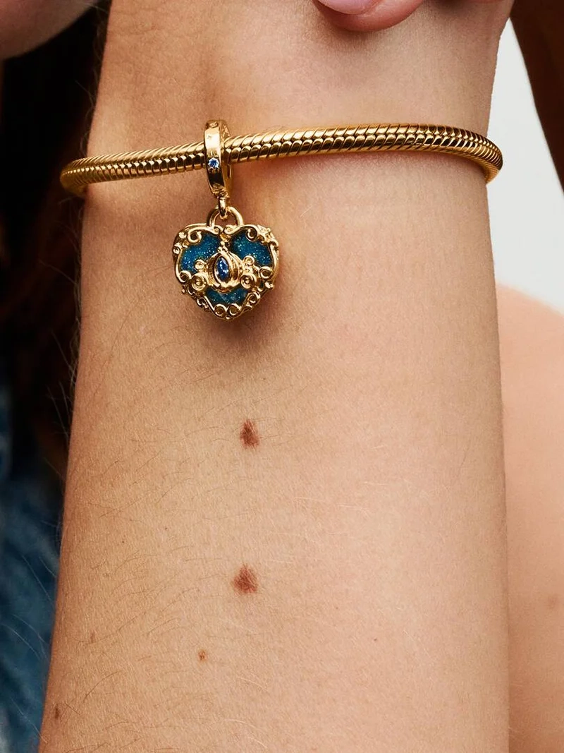 ett stilrent armband i 14K guldpläterat silver