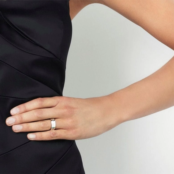 Stamped From Here To Eternity Ring - Efva Attling ringar - Snabb frakt & paketinslagning - Nordicspectra.se