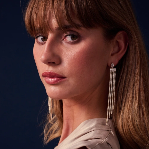 elegantit ja pitkät kimaltelevalla Cubic Zirkonialla