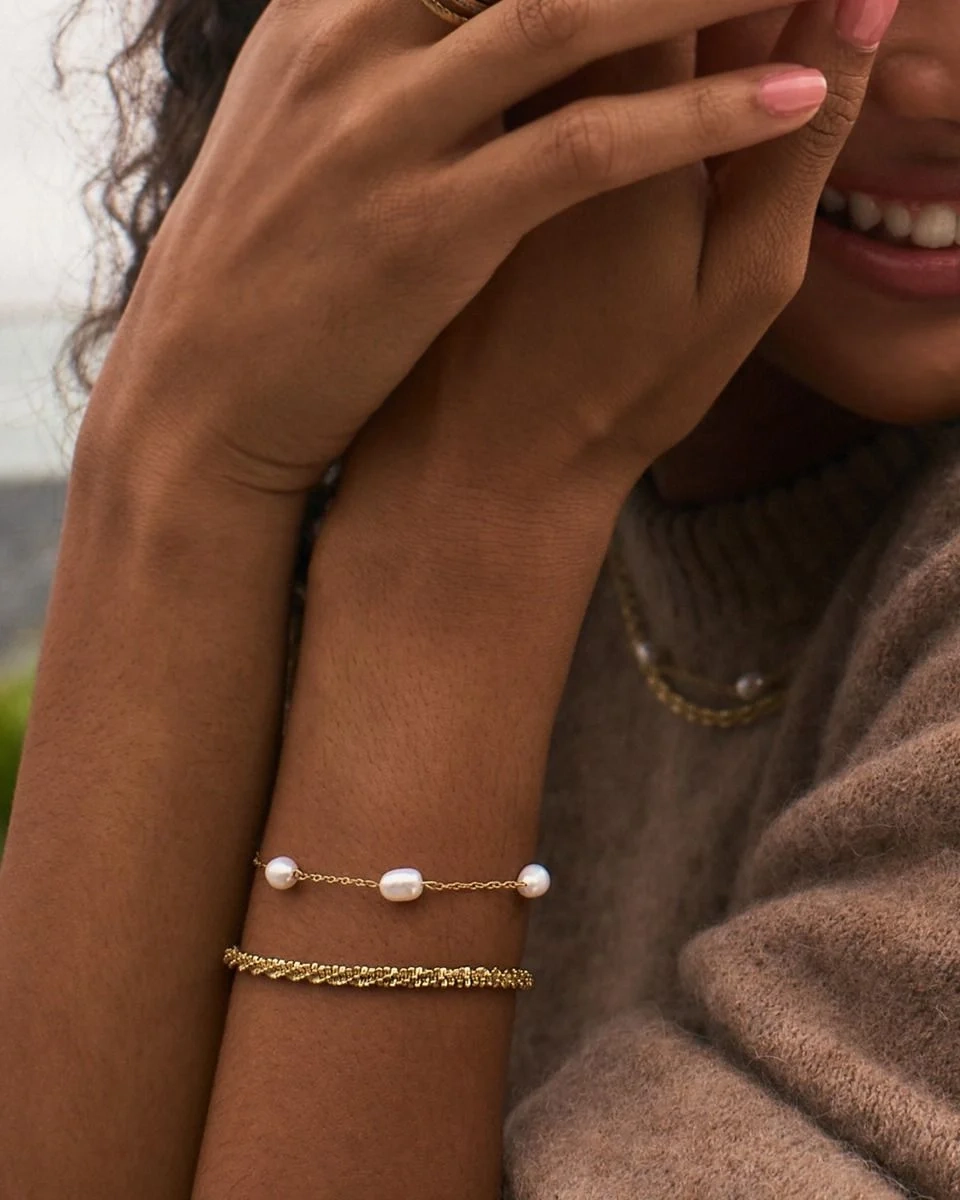 edblad-perla-tinsel-bracelet-gold-cu-116652-117518