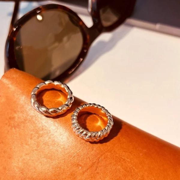 Knot Band Ring Gold - Emma Israelsson - Snabb frakt & paketinslagning - Nordic Spectra