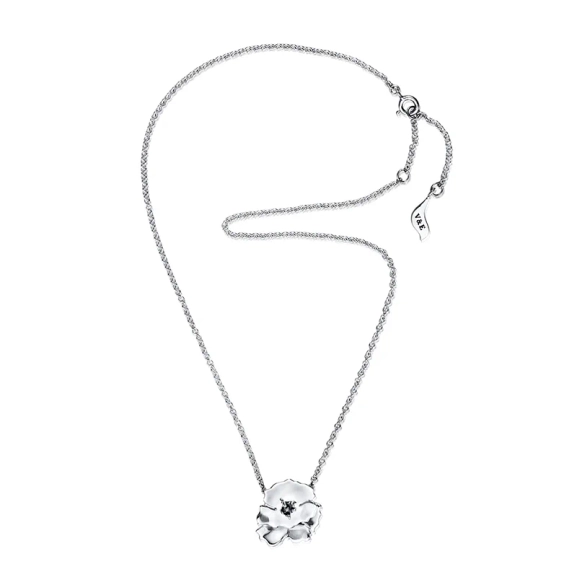 från Efva Attlings kollektion inspirerad av naturens former.