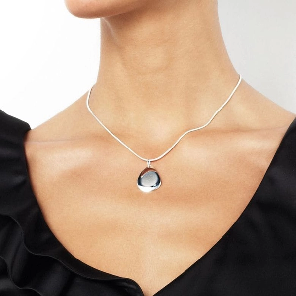 Little Rose Petal Pendant - Efva Attling - Suuri valikoima & ilmainen lahjapaketointi - Nordicspectra.fi