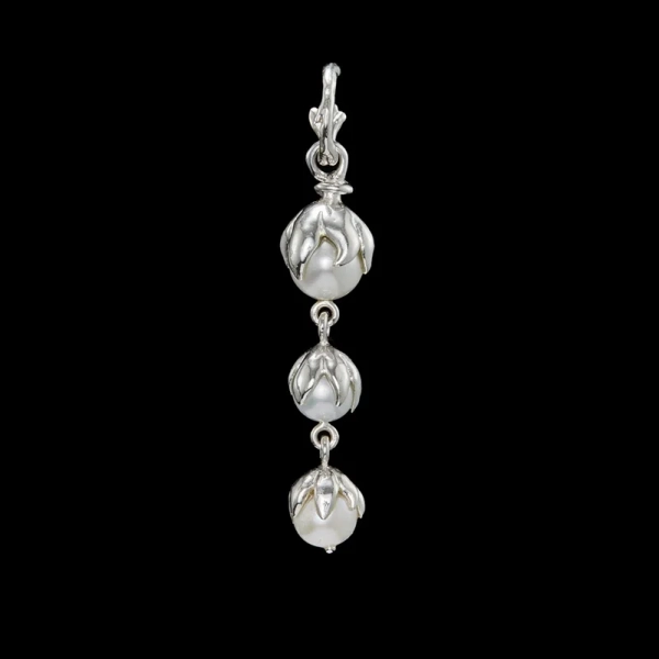 Bud Drop Earring i silver med sötvattenpärla