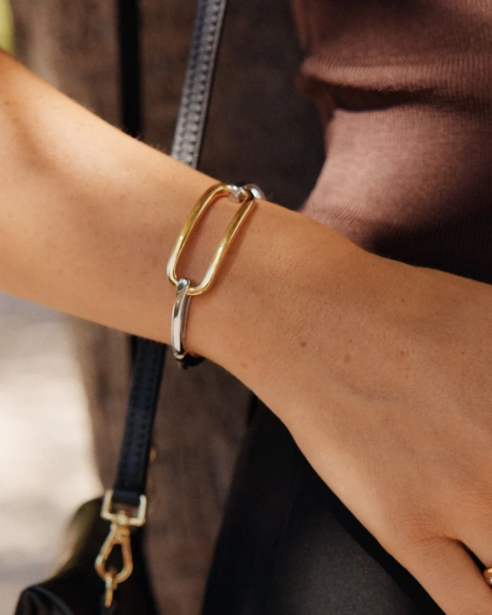 Guldpläterat cuffarmband i chunky design från Edblad