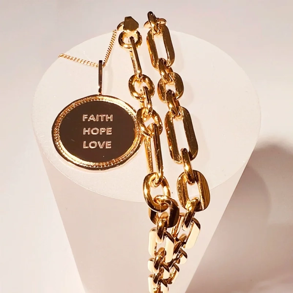 FHL Coin Necklace Wreath Gold - Emma Israelsson - Snabb frakt & paketinslagning - Nordic Spectra