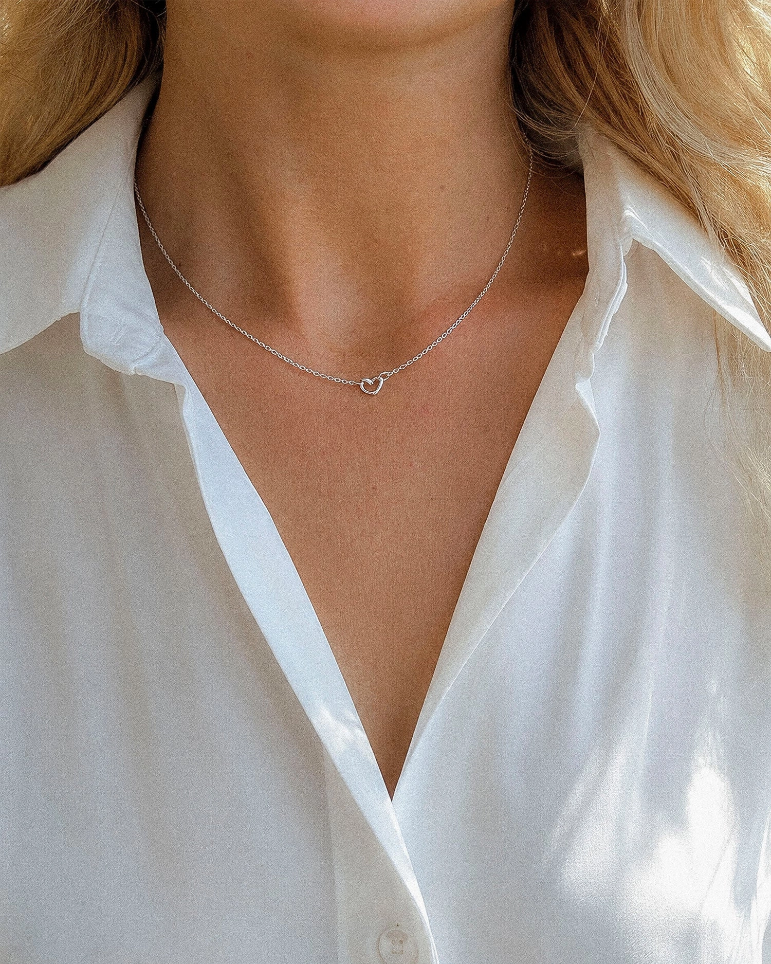 halsband och örhängen i silver med små