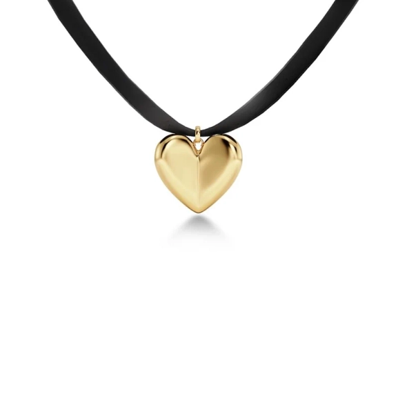 Hjärta format halsband i 14K guldplätering hänger i svart sidenband