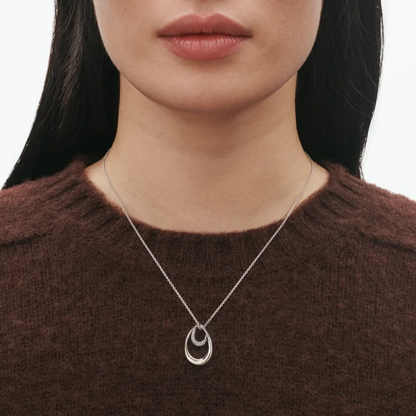 SS25_ECOM_ON-MODEL_OFFSPRING_PENDANT_10015848_Close-ups