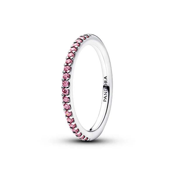 Pandora Timeless Bandring med Rosa Glittrande Stenar i sterlingsilver med rosa kubisk zirkonia. Symboliserar eviga band och strålande lyster. Perfekt gåva för speciella relationer och elegans.