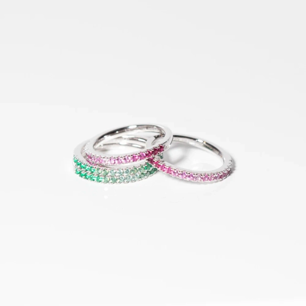 tyylikäs ja ohut hopeasormus Cubic Zirkonia kivillä