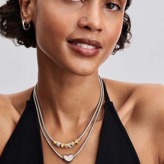 Halsband med Mini Tass Glittrande Berlock från Pandora