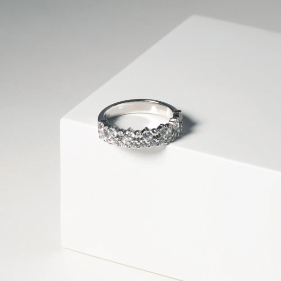 Livigno Ring i 18K guldpläterat silver med gnistrande cubic zirconia från Sif Jakobs