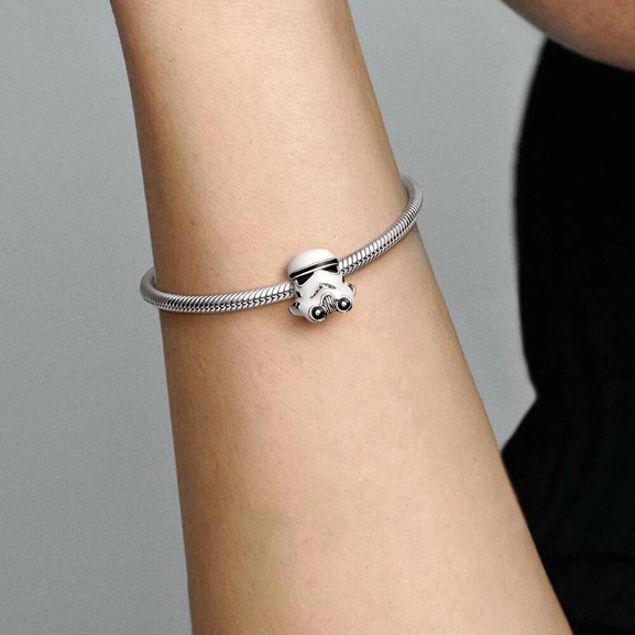 Star Wars™ Stormtrooper™ Hjälmberlock - PANDORA - Snabb frakt & paketinslagning - Nordicspectra.se