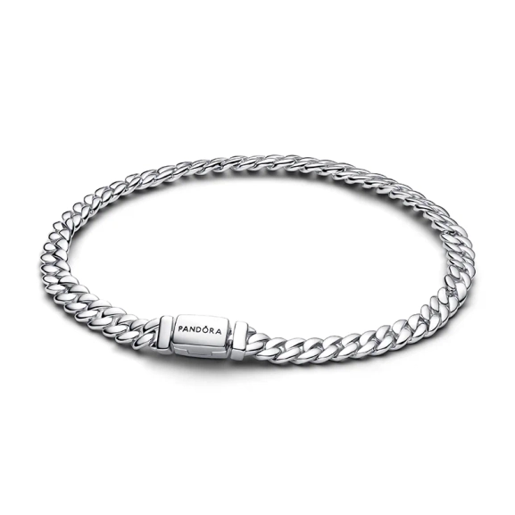 Elegantes Pandora Timeless Armband aus glänzendem Silber mit stilvollem Verschluss und Pandora-Logo. Perfekt