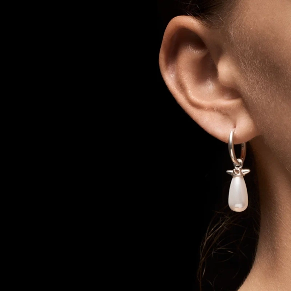 MD-17-EAB-63-0-pearl-tear-earring-maria-nilsdotter-orhangen-3