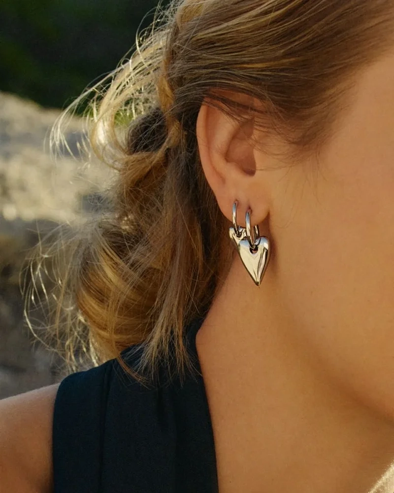 designade av Edblad. Amore Hoops L Steel