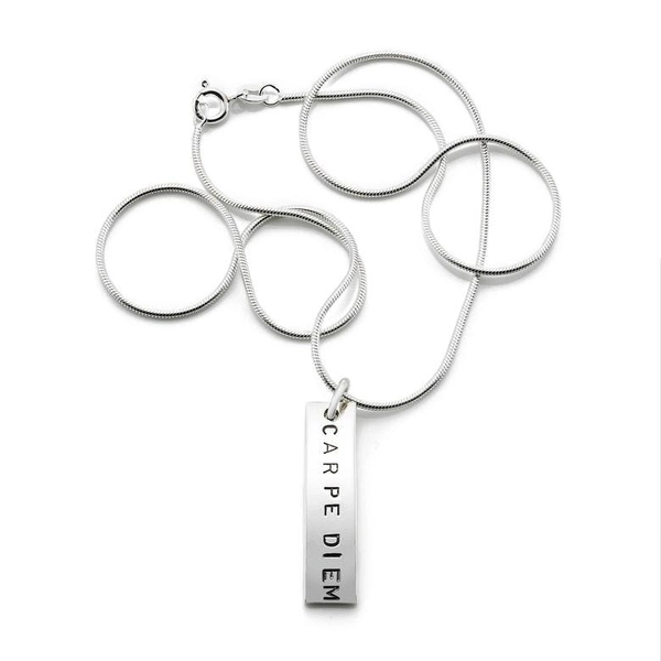 Carpe Diem Pendant - Efva Attling halsband - Snabb frakt & paketinslagning - Nordicspectra.se