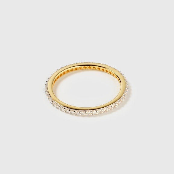 funkelnden Zirkonen rund um den gesamten Ring.