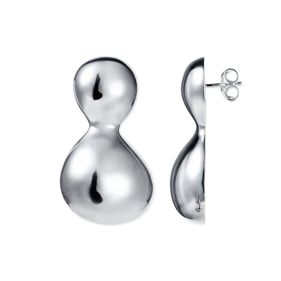 organiska former som hyllar moderskapets kraft och kärlek.