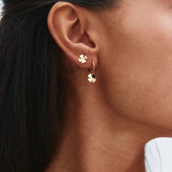 formade som stiliserade fyrklöver