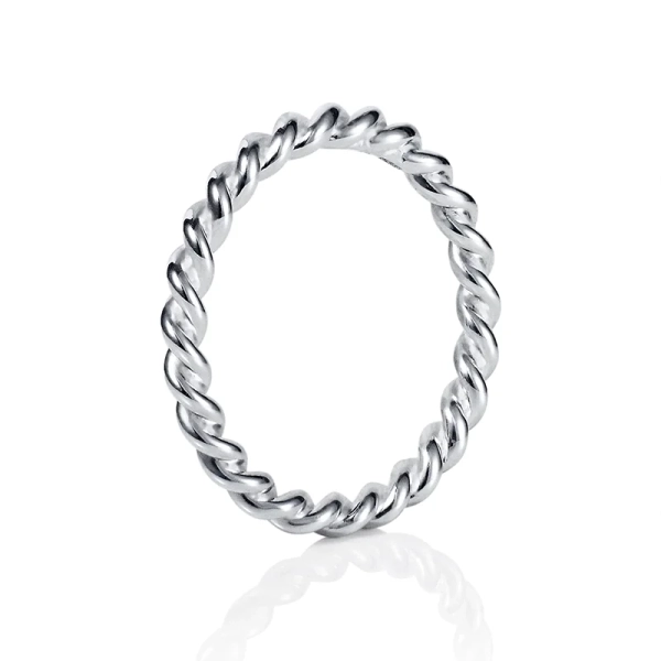 Umwickelter Ring aus Silber von Efva Attling mit einem umwickelten Design