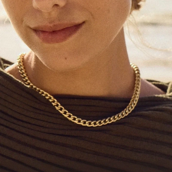 Guldpläterat halsband från Edblad med elegant spigakedja