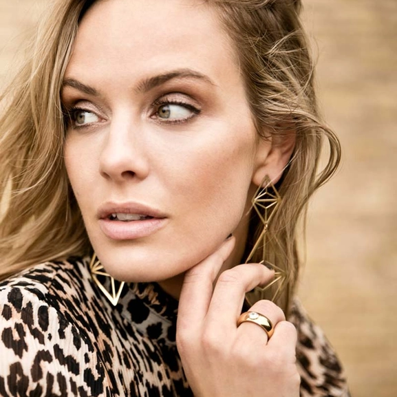 JOSEFIN Ring Guld - Astrid & Agnes - Snabb frakt & paketinslagning - Nordicspectra.se