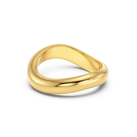 Två Selena ringar i stål och guld med vågformade skenor; en med cubic zirconia-stenar och en slät