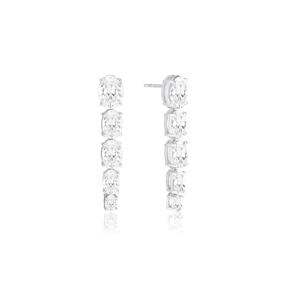 Ellisse Lungo Cinque Örhängen i silver med gnistrande Cubic Zirconia-stenar från Sif Jakobs Ellisse-kollektion.