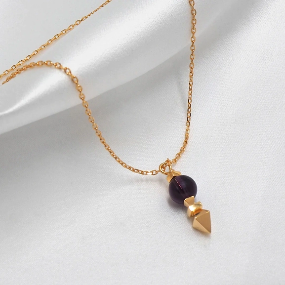 Karma Styrka Halsband Guld - By Sofia Wistam - Betydelsefulla smycken - Nordic Spectra