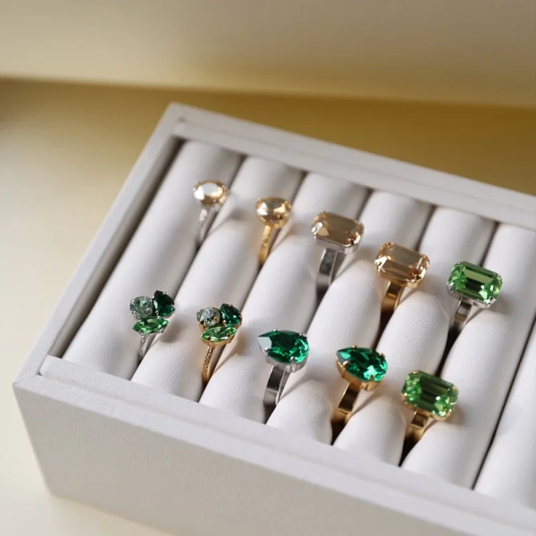 Ana Ring Rhodium Majestic Green Combo - Caroline Svedbom - Snabb frakt & paketinslagning - Nordic Spectra