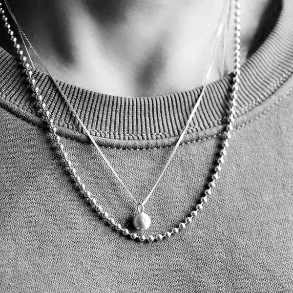 Sparkling Globe Necklace Silver - Emma Israelsson - Snabb frakt & paketinslagning - Nordicspectra.se