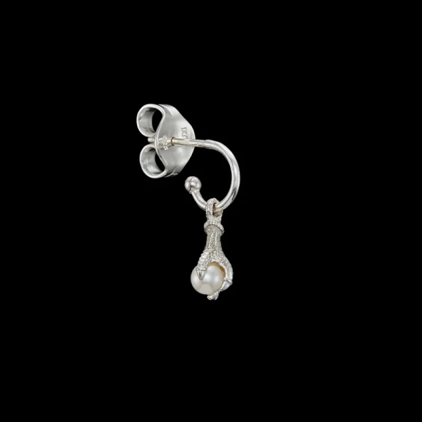 52_cb7f8642f5-tiny-claw-pearl-earring-side-sil-0x1500
