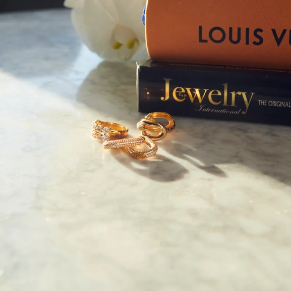 Capri Medio Örhängen Guld från Sif Jakobs