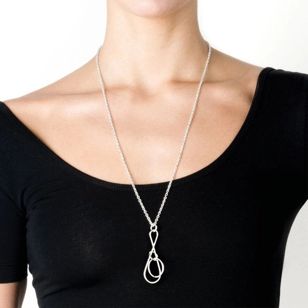 Loopiloop Pendant - Efva Attling halsband - Snabb frakt & paketinslagning - Nordicspectra.se