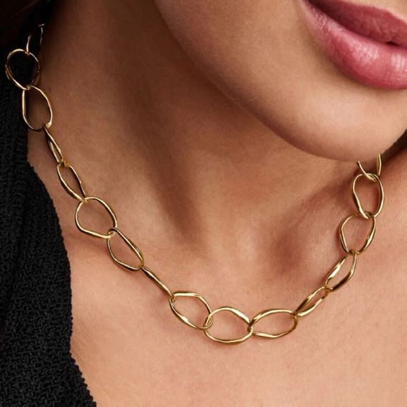 Organiskt Format Halsband Guld från Pandora Essence - Elegans och charm i 14 karat guld med förtrollande länkar och stilrent T-lås.