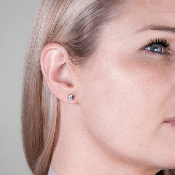 Aure 15 D Örhängen Guld - Schalins - Smycken för de speciella tillfällena - Nordic Spectra