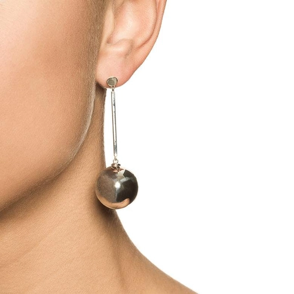 Balls Long Earrings - Efva Attling - Suuri valikoima & ilmainen lahjapaketointi - Nordicspectra.fi