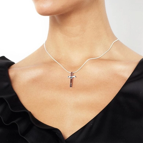 Little Simon Cross Pendant - Efva Attling halsband - Snabb frakt & paketinslagning - Nordicspectra.se