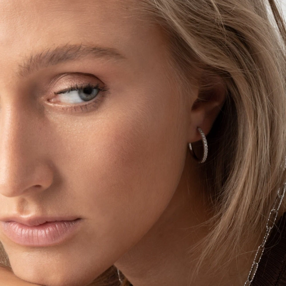 Ellera X-Grande Örhängen i silver med gnistrande Cubic Zirconia-stenar från Sif Jakobs