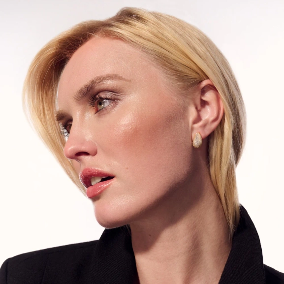 elegante tropfenförmige Ohrringe aus 18 Karat vergoldetem Silber mit funkelnden Zirkonia.