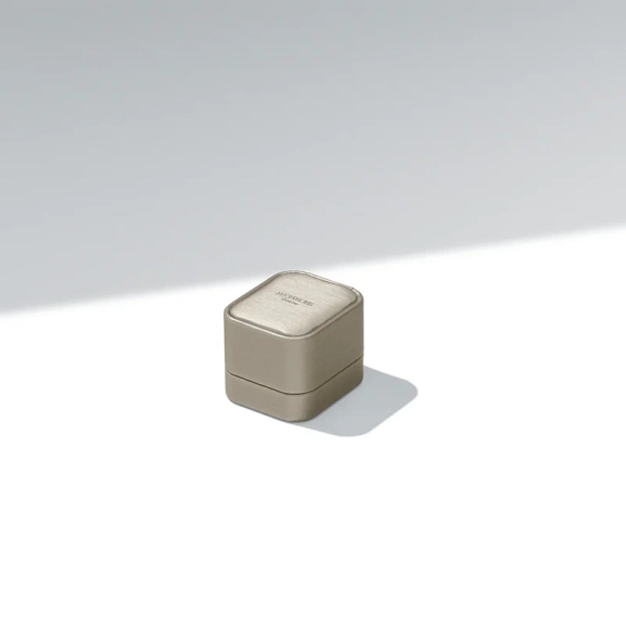 ett elegant och tidlöst smycke från Sif Jakobs.