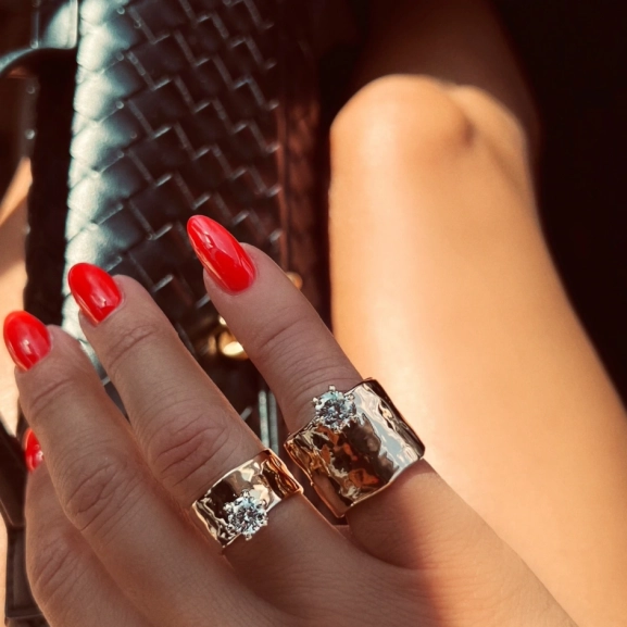 justerbar ring i 18K guldförgylld mässing med cubic zirconia