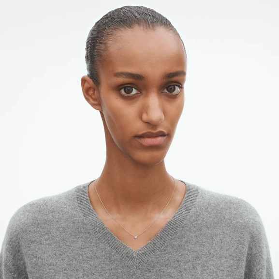 AW25_ECOM_ON-MODEL_SIGNATURE_SOLITAIRE_PENDANT_WG_20001344