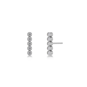 Elegant studsörhänge från Edblad Twiggy-kollektionen i polerat stål med fem gnistrande cubic zirconia-stenar