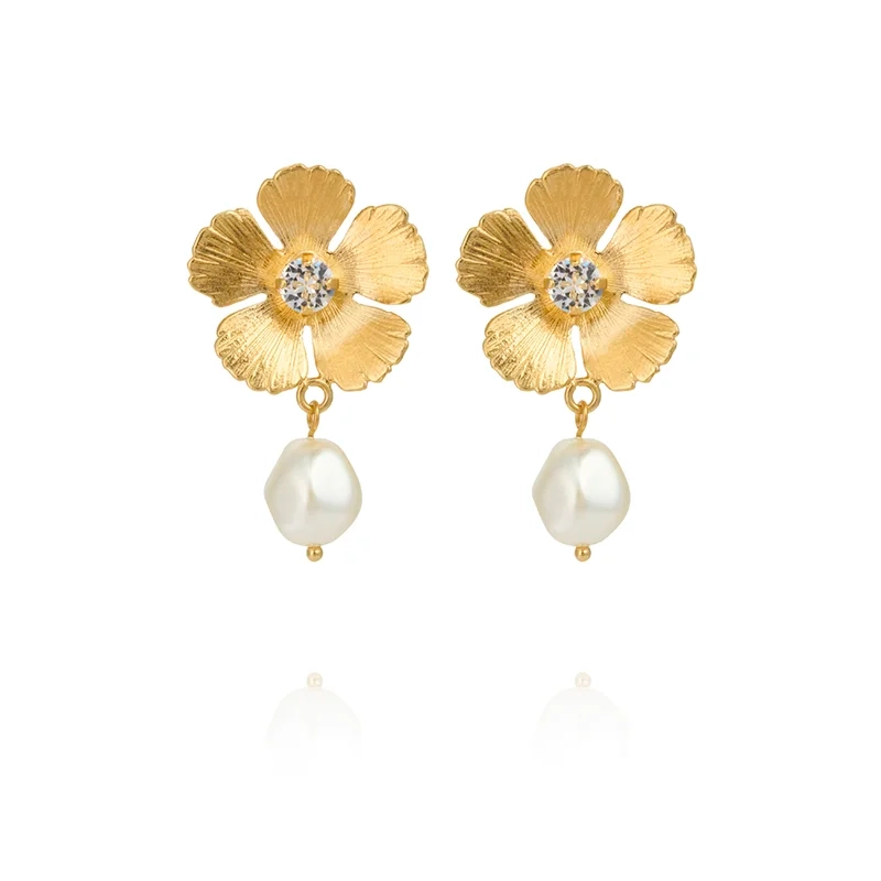 Caroline Svedbom - Mini Anemone Pearl Earrings Gold Crystal